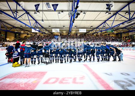 Jubel, Freude bei den Iserlohn Roosters nach dem Heimsieg über die Kölner Haie, GER, Iserlohn Roosters vs. Koeler Haie, Eishockey, Penny-DEL, 11. Spieltag, Spielzeit 2024/2025, 20.10.2024, Foto: Jonas Brockmann/Eibner-Pressefoto Stockfoto