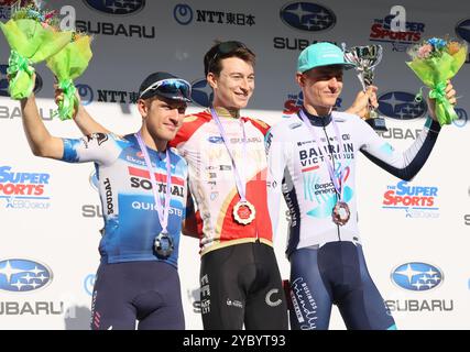 Utsunomiya, Japan. Oktober 2024. Die Gewinner des Japan Cup Cycle Road Race (L-R) Soudal Quick-Step's Iran Van Wilder aus Silber, EF Education-Easypost Neilson Powless aus Sieger und Bahrain Victorious Matej Mohoric posierten am Sonntag, den 20. Oktober 2024, bei der Preisverleihung in Utsunomiya in Tochigi, 100 km nördlich von Tokio. (Foto: Yoshio Tsunoda/AFLO) Stockfoto