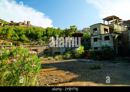 Ehemaliger Bahnhof des Bergwerks Monteponi, verlassenes Bergwerk von Monteponi, in Iglesias, Sulcis Iglesiense, Provinz Südsardinien, Italien Stockfoto