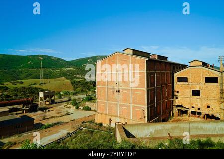 Ehemaliger Bahnhof des Bergwerks Monteponi, verlassenes Bergwerk von Monteponi, in Iglesias, Sulcis Iglesiense, Provinz Südsardinien, Italien Stockfoto