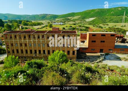 Ehemaliger Bahnhof des Bergwerks Monteponi, verlassenes Bergwerk von Monteponi, in Iglesias, Sulcis Iglesiense, Provinz Südsardinien, Italien Stockfoto