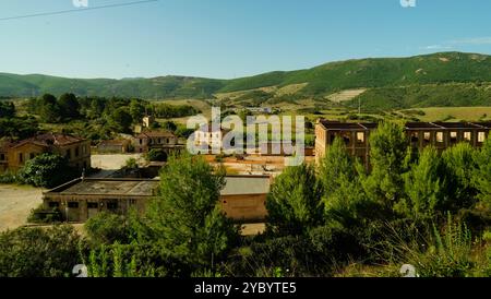 Ehemaliger Bahnhof des Bergwerks Monteponi, verlassenes Bergwerk von Monteponi, in Iglesias, Sulcis Iglesiense, Provinz Südsardinien, Italien Stockfoto