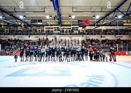 Iserlohn, Deutschland. Oktober 2024. Jubel, Freude bei den Iserlohn Roosters nach dem Heimsieg über die Kölner Haie, GER, Iserlohn Roosters vs. Koeler Haie, Eishockey, Penny-DEL, 11. Spieltag, Spielzeit 2024/2025, 20.10.2024, Foto: Jonas Brockmann/Eibner-Pressefoto Credit: dpa/Alamy Live News Stockfoto