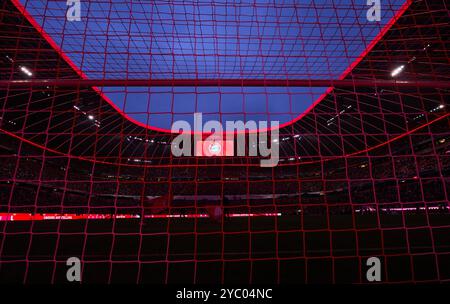 Allianz Arena innen im Spiel FC BAYERN MÜNCHEN - VFB STUTTGART 4-0 am 19. Oktober 2024 in München. Saison 2024/2025, 1.Bundesliga, FCB, München, Spieltag 7, 7.Spieltag Fotograf: Peter Schatz - DFL-VORSCHRIFTEN VERBIETEN JEDE VERWENDUNG VON FOTOGRAFIEN als BILDSEQUENZEN und/oder QUASI-VIDEO - Stockfoto