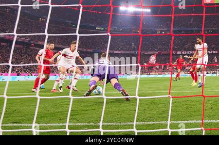 Alexander Nuebel, Nübel, VFB 33 im Spiel FC BAYERN MÜNCHEN - VFB STUTTGART 4-0 am 19. Oktober 2024 in München. Saison 2024/2025, 1.Bundesliga, FCB, München, Spieltag 7, 7.Spieltag Fotograf: Peter Schatz - DFL-VORSCHRIFTEN VERBIETEN JEDE VERWENDUNG VON FOTOGRAFIEN als BILDSEQUENZEN und/oder QUASI-VIDEO - Stockfoto