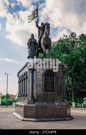 Wladimir, Russland, 28. Juli 2020, Denkmal für Prinz Wladimir und Hl. Feodor. Goldener Ring von Russland. Stockfoto