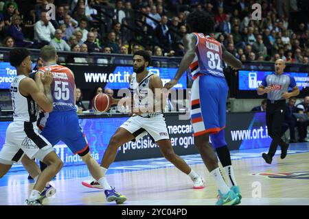 Treviso, Italien. Oktober 2024. Trient's ANTHONY LAMB in Aktion während des Spiels Nutribullet Treviso - Dolomiti Energia Trentino Spiel der regulären Saison Lega Basket Serie A 2024/2025 - Runde 4 in Treviso (Italien), 20. Oktober 2024 (Foto: S. Mazza/Ciamillo/LaPresse) Credit: LaPresse/Alamy Live News Stockfoto