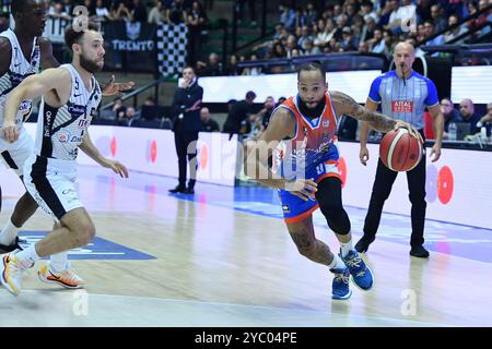 Treviso, Italien. Oktober 2024. Treviso's KY BOWMAN in Aktion während des Spiels Nutribullet Treviso - Dolomiti Energia Trentino Match der regulären Saison Lega Basket Serie A 2024/2025 - Runde 4 in Treviso (Italien), 20. Oktober 2024 (Foto: M. Gregolin/Ciamillo/LaPresse) Credit: LaPresse/Alamy Live News Stockfoto