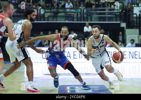 Treviso, Italien. Oktober 2024. Trient's JORDAN FORD im Einsatz während des Spiels Nutribullet Treviso - Dolomiti Energia Trentino Spiel der regulären Saison Lega Basket Serie A 2024/2025 - Runde 4 in Treviso (Italien), 20. Oktober 2024 (Foto: S. Mazza/Ciamillo/LaPresse) Credit: LaPresse/Alamy Live News Stockfoto