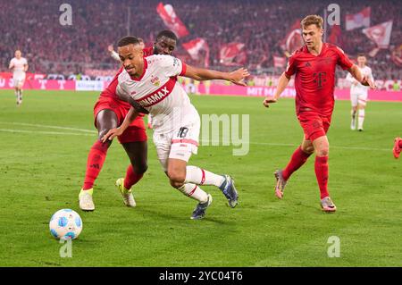 Jamie Leweling, VFB 18 tritt um den Ball, Tackling, Duell, Header, zweikampf, Action, Kampf gegen Dayot Upamecano, FCB 2 Joshua KIMMICH, FCB 6 Raphael Guerreiro, FCB 22 im Spiel FC BAYERN MÜNCHEN - VFB STUTTGART 4-0 am 19. Oktober 2024 in München. Saison 2024/2025, 1.Bundesliga, FCB, München, Spieltag 7, 7.Spieltag Fotograf: ddp Images/STAR-Images - DFL-VORSCHRIFTEN VERBIETEN JEDE VERWENDUNG VON FOTOS als BILDSEQUENZEN und/oder QUASI-VIDEO - Credit: ddp Media GmbH/Alamy Live News Stockfoto