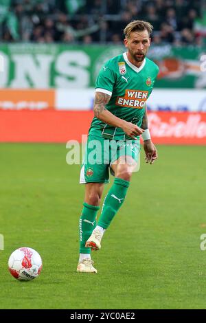 Wien, Österreich. Oktober 2024. WIEN, ÖSTERREICH - 20. OKTOBER: Guido Burgstaller von Rapid hat den Ball während des Admiral-Bundesliga-Spiels zwischen SK Rapid und TSV Egger Glas Hartberg im Allianz Stadion am 20. Oktober 2024 in Wien.241020 SEPA 29 061 - 20241020 PD17492 Credit: APA-PictureDesk/Alamy Live News Stockfoto