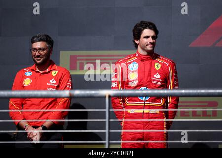 SAINZ Carlos (Spa), Scuderia Ferrari SF-24, Porträt und JAIN Ravin, Leiter der Rennstrategie der Scuderia Ferrari, Porträt-Podiumsfeier während des Formel 1 Pirelli United States Grand Prix 2024, 19. Runde der Formel-1-Weltmeisterschaft 2024 vom 18. Bis 20. Oktober 2024 auf dem Circuit of the Americas in Austin, USA Stockfoto