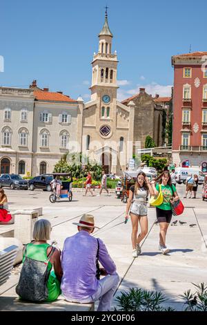 Split Kroatien, Altstadt, Uferpromenade von Splitska Riva, Kirche und Kloster des Heiligen Franziskus, Crkva i samostan sv. Frane, Barock und Gotik Stockfoto