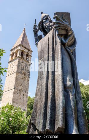 Split Kroatien, Altstadt, Ulica kralja Tomislava Straße, Denkmal für Gregor von Nin, Bischof Grgur Ninski, Giardin Strossmayer Park, Glockenturm und Kapelle von Th Stockfoto