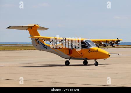 Quantico, Usa. 23. September 2024. Das neue Ultra Short Hybrid Electra Aircraft, ein hybrides elektrisches Lufttaxi, das von Testpilot Cody Allee betrieben wird, führt am 23. September 2024 in Quantico, Virginia, eine Live-Demonstration von Dual-Use-Fähigkeiten in der Marine Corps Air Facility durch. Quelle: Sgt. Miranda DeKorte/USA Marines/Alamy Live News Stockfoto