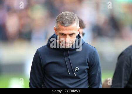 Wolverhampton, Großbritannien. August 2024. Gary O’Neil, Manager von Wolves während des Premier League-Spiels zwischen Wolverhampton Wanderers und Manchester City in Molineux, Wolverhampton am Sonntag, den 20. Oktober 2024. (Foto: Gustavo Pantano | MI News) Credit: MI News & Sport /Alamy Live News Stockfoto