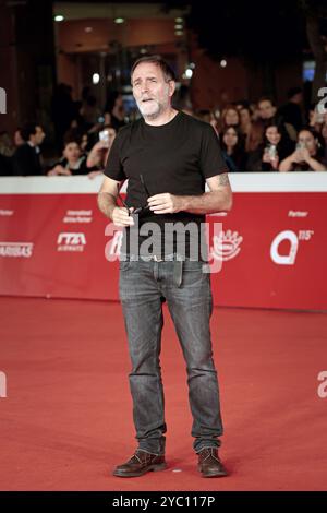 Rom, Italien - 18. Oktober 2024: Valerio Mastandrea besucht den roten Teppich „Italo Calvino Nelle Città“ während des 19. Rom Film Festivals im Auditorium Parco Della Musica. Stockfoto