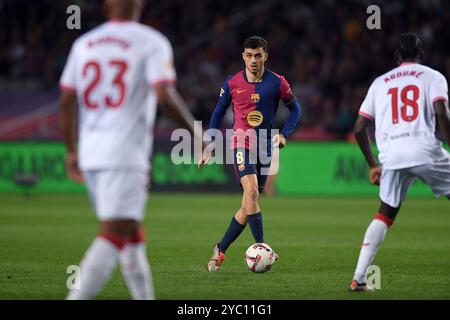 Barcelona, Esp. Oktober 2024. FC BARCELONA GEGEN SEVILLA FC. 20. Oktober 2024 Pedri (8) des FC Barcelona während des Spiels zwischen dem FC Barcelona und Sevilla FC entsprechend dem zehnten Tag der La Liga EA Sports im Olimpic-Stadion Lluis Companys in Montjuic in Barcelona, Spanien. Quelle: Rosdemora/Alamy Live News Stockfoto