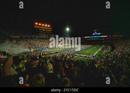 Morgantown, WV, USA. Oktober 2024. 19. Oktober 2024: PREGAME während der West Virginia University Mountaineers (WVU) gegen die Kansas State Wildcats in Morgantown, WV im Milan Puskar Stadium. Bradley Martin/scheinbare Media Group (Kreditbild: © AMG/AMG Via ZUMA Press Wire) NUR REDAKTIONELLE VERWENDUNG! Nicht für kommerzielle ZWECKE! Stockfoto