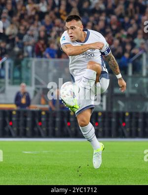 Rom, Italien. Oktober 2024. LAUTARO MARTINEZ vom Internationalen Milano FC im Kampf gegen AS Roma während eines italienischen Spiels der Serie A im Stadio Carlo Castellani. (Kreditbild: © Fabio Sasso/ZUMA Press Wire) NUR REDAKTIONELLE VERWENDUNG! Nicht für kommerzielle ZWECKE! Stockfoto