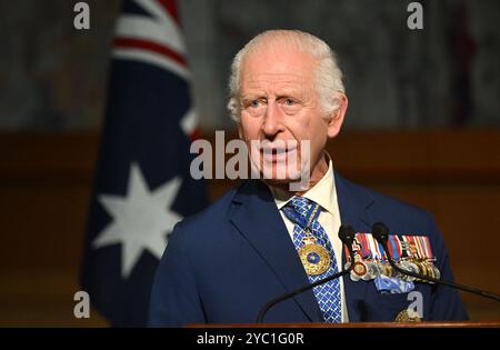 König Karl III. Während einer Veranstaltung im Australian war Memorial in Canberra, um den Dienst und die Opfer der Veteranen der australischen Verteidigungskräfte zu gedenken, am zweiten Tag ihres Besuchs in Australien und Samoa. Bilddatum: Montag, 21. Oktober 2024. Stockfoto