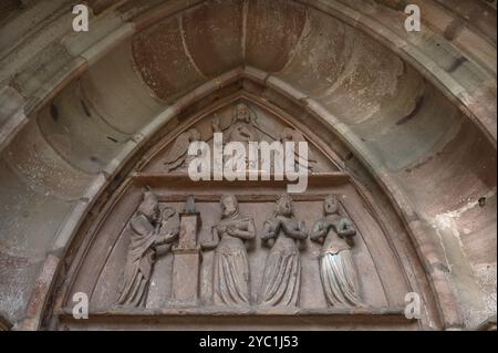 Tympanon über dem Eingangsportal der St. Nikolaus- und Ulrichkirche, Kirchenberg 15, Nürnberg-Mögeldorf, Mittelfranken, Bayern, Deutschland, Euro Stockfoto