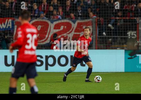 Unterhaching, Deutschland. Oktober 2024. Tim Knipping (SpVgg Unterhaching, 34) mit Ball, SpVgg Unterhaching vs. TSV 1860 München, Fussball, 3. Liga, 10. Spieltag, Saison 2024/2025, 20.10.2024, DFL-VORSCHRIFTEN VERBIETEN DIE VERWENDUNG VON FOTOS ALS BILDSEQUENZEN, Foto: Eibner-Pressefoto/Jenni Maul Credit: dpa/Alamy Live News Stockfoto