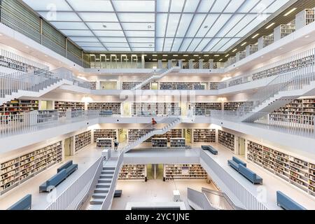 Stadtbibliothek Stuttgart am Mailaender Platz. Innenansicht. Stuttgart, Baden-Württemberg, Deutschland, Europa Stockfoto