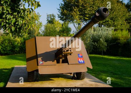 17-Pounder-Panzerpistole am Pegasus Memorial in der Normandie, Frankreich Stockfoto