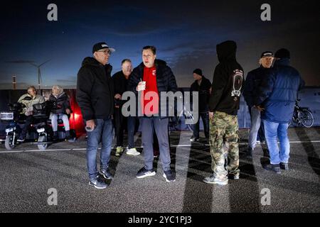 IJMUIDEN - Gegner an der Seeschleuse für eine Aktion durch Extinction Rebellion rund um die Ankunft des Kreuzfahrtschiffs MSC Virtuosa an den IJmuiden Schleusen, um nach Amsterdam zu fahren. ANP RAMON VAN FLYMEN niederlande aus - belgien aus Stockfoto