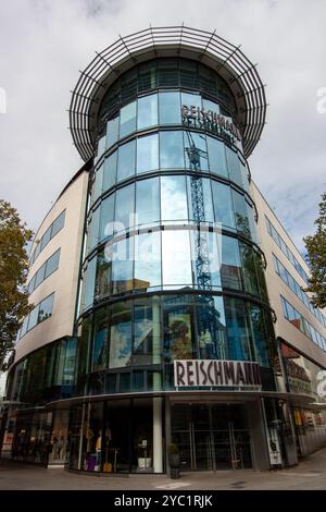 ULM, DEUTSCHLAND - 8. OKTOBER 2023: Modernes Handelszentrum Reischmann in Ulm Stockfoto