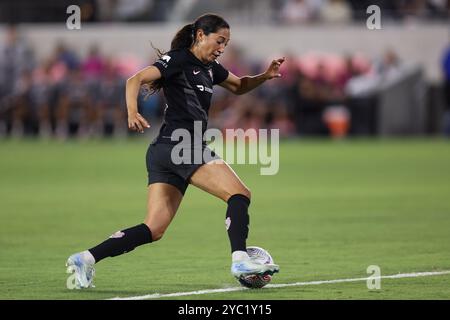 Los Angeles, Kalifornien, USA. Oktober 2024. Angel City FC Forward CHRISTIAN PRESS (23) dribbelt den Ball während eines NWSL-Spiels zwischen Utah Royals und Angel City FC im BMO Stadium in Los Angeles, Kalifornien. (Kreditbild: © Brenton TSE/ZUMA Press Wire) NUR REDAKTIONELLE VERWENDUNG! Nicht für kommerzielle ZWECKE! Quelle: ZUMA Press, Inc./Alamy Live News Stockfoto