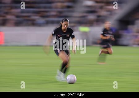 Los Angeles, Kalifornien, USA. Oktober 2024. Angel City FC Forward CHRISTIAN PRESS (23) dribbelt den Ball während eines NWSL-Spiels zwischen Utah Royals und Angel City FC im BMO Stadium in Los Angeles, Kalifornien. (Kreditbild: © Brenton TSE/ZUMA Press Wire) NUR REDAKTIONELLE VERWENDUNG! Nicht für kommerzielle ZWECKE! Quelle: ZUMA Press, Inc./Alamy Live News Stockfoto