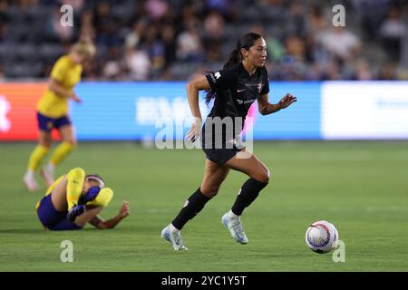 Los Angeles, Kalifornien, USA. Oktober 2024. Angel City FC Forward CHRISTIAN PRESS (23) dribbelt den Ball während eines NWSL-Spiels zwischen Utah Royals und Angel City FC im BMO Stadium in Los Angeles, Kalifornien. (Kreditbild: © Brenton TSE/ZUMA Press Wire) NUR REDAKTIONELLE VERWENDUNG! Nicht für kommerzielle ZWECKE! Quelle: ZUMA Press, Inc./Alamy Live News Stockfoto