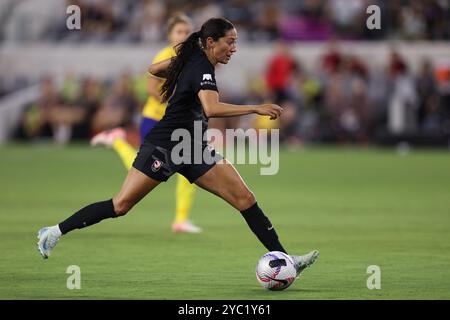 Los Angeles, Kalifornien, USA. Oktober 2024. Angel City FC Forward CHRISTIAN PRESS (23) dribbelt den Ball während eines NWSL-Spiels zwischen Utah Royals und Angel City FC im BMO Stadium in Los Angeles, Kalifornien. (Kreditbild: © Brenton TSE/ZUMA Press Wire) NUR REDAKTIONELLE VERWENDUNG! Nicht für kommerzielle ZWECKE! Quelle: ZUMA Press, Inc./Alamy Live News Stockfoto