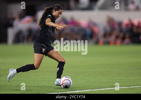 Los Angeles, Kalifornien, USA. Oktober 2024. Angel City FC Forward CHRISTIAN PRESS (23) dribbelt den Ball während eines NWSL-Spiels zwischen Utah Royals und Angel City FC im BMO Stadium in Los Angeles, Kalifornien. (Kreditbild: © Brenton TSE/ZUMA Press Wire) NUR REDAKTIONELLE VERWENDUNG! Nicht für kommerzielle ZWECKE! Quelle: ZUMA Press, Inc./Alamy Live News Stockfoto