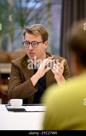 Turnhout, Belgien. Oktober 2024. Der spätere Bürgermeister von Turnhout Hannes ANAF wurde während einer Pressekonferenz in Turnhout vorgestellt, um am Montag, den 21. Oktober 2024, nach den Kommunalwahlen am 13. Oktober, die neue Koalition des stadtrates vorzustellen. BELGA FOTO DIRK WAEM Credit: Belga News Agency/Alamy Live News Stockfoto