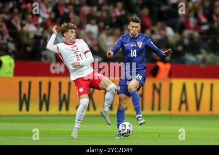 Nicola Zalewski aus Polen (L) und Ivan Perisic aus Kroatien (R) wurden während der UEFA Nations League 2024 in der Gruppe A1 zwischen Polen und Kroatien beim PGE Narodowy im Einsatz gesehen. Endpunktzahl: Polen 3:3 Kroatien. Stockfoto