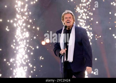 Schlagersänger Howard Carpendale bei der Aufzeichnung der Schlagershow Schlagerbooom 2024 - alles funkelt alles glitzert in der Westfalenhalle Dortmund. Dortmund, 19.10.2024 NRW Deutschland *** Pop-Sänger Howard Carpendale bei der Aufnahme der Pop-Show Schlagerbooom 2024 alles glitzert in der Westfalenhalle Dortmund Dortmund, 19 10 2024 NRW Deutschland Copyright: XChristophxHardtx Stockfoto