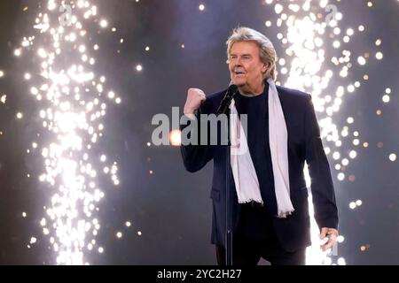 Schlagersänger Howard Carpendale bei der Aufzeichnung der Schlagershow Schlagerbooom 2024 - alles funkelt alles glitzert in der Westfalenhalle Dortmund. Dortmund, 19.10.2024 NRW Deutschland *** Pop-Sänger Howard Carpendale bei der Aufnahme der Pop-Show Schlagerbooom 2024 alles glitzert in der Westfalenhalle Dortmund Dortmund, 19 10 2024 NRW Deutschland Copyright: XChristophxHardtx Stockfoto