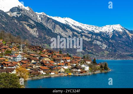 Oberried am Brienzersee Bergstadt am Brienzersee in der Schweiz. Stockfoto