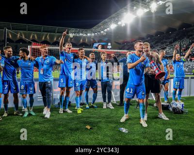 Sydney, Australien. Oktober 2024. Die Spieler des Sydney FC feiern gemeinsam vor ihren Fans nach dem Spiel Der A-League 24/25 zwischen Sydney FC und Western Sydney Wanderers FC. Der Western Sydney Wanderers FC fiel 2-1 gegen den Sydney FC. Quelle: SOPA Images Limited/Alamy Live News Stockfoto