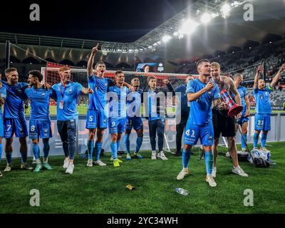 Sydney, Australien. Oktober 2024. Die Spieler des Sydney FC feiern gemeinsam vor ihren Fans nach dem Spiel Der A-League 24/25 zwischen Sydney FC und Western Sydney Wanderers FC. Der Western Sydney Wanderers FC fiel 2-1 gegen den Sydney FC. (Foto: Arif Karim/SOPA Images/SIPA USA) Credit: SIPA USA/Alamy Live News Stockfoto