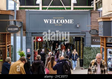 Stroud, eine wohlhabende Stadt in Cotswold in Gloucestershire, Großbritannien, fünf-Valleys-Einkaufspassage Stockfoto