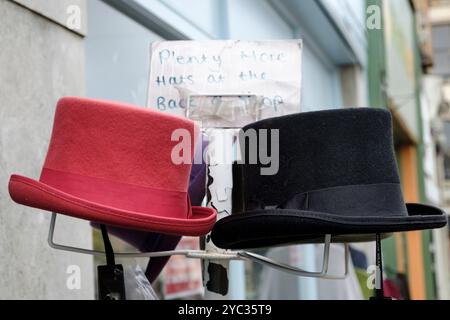 Stroud, eine wohlhabende Stadt in Cotswold in Gloucestershire, Großbritannien, zu verkaufen Stockfoto