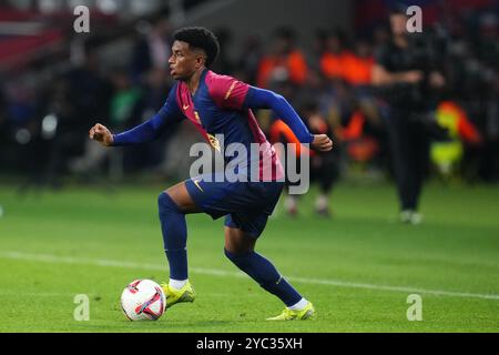 Barcelona, Spanien. Oktober 2024. Alejandro Balde vom FC Barcelona während des La Liga EA Sports Spiels zwischen dem FC Barcelona und Sevilla FC spielte am 20. Oktober 2024 im Lluis Companys Stadion in Barcelona. (Foto: Bagu Blanco/PRESSINPHOTO) Credit: PRESSINPHOTO SPORTS AGENCY/Alamy Live News Stockfoto