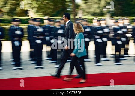 Rom, Premierminister Giorgia Meloni, trifft auf H.H. den Emir des Staates Katar, Scheich Tamim bin Hamad al-Thani. Das Treffen mit dem Emir findet am 21. Oktober 2024 in Rom in der Villa Doria Pamphilj statt. Copyright: XAndreaxCalandrax Stockfoto