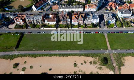 Blick aus der Vogelperspektive vom Walmer Beach in Richtung Strand und Liverpool Road, Walmer, Deal, Kent Stockfoto