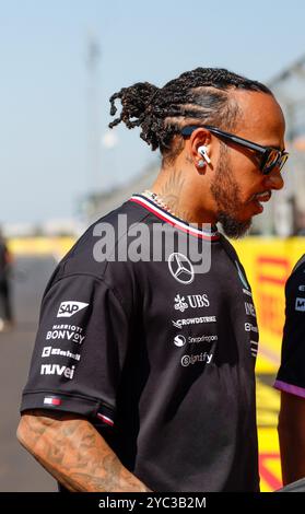 Austin, USA. Oktober 2024. Lewis Hamilton bei der Driver's Parade während des Formel-1-Grand Prix von Pirelli United States vom Tower in Austin, Texas am 20. Oktober 2024. (Foto: Stephanie Tacy/SIPA USA) Credit: SIPA USA/Alamy Live News Stockfoto