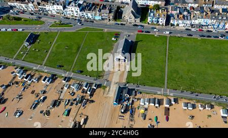 Luftaufnahme der Walmer Lifeboat Station, The Strand, Walmer Green, Deal, Kent Stockfoto